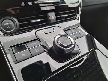 Car image 27