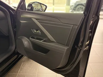Car image 40