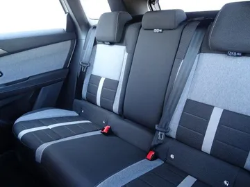 Car image 25