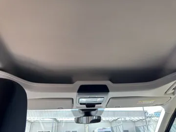 Car image 32