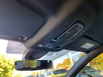 Car image 37