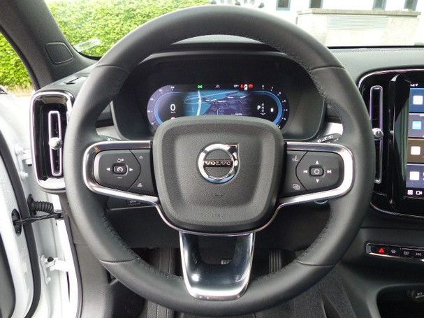 Volvo XC40 B3 Plus Dark 120 kW image number 6