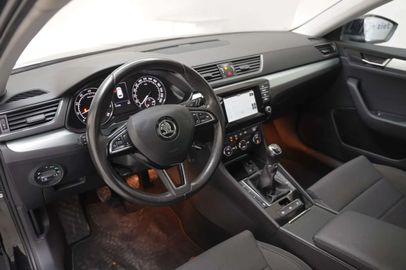 Car image 15