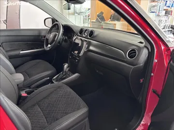 Car image 10