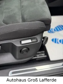 Car image 35