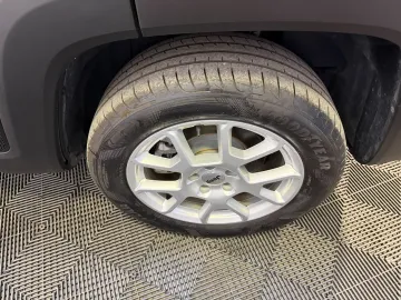 Car image 30