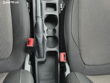 Car image 30