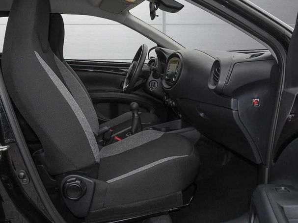 Toyota Aygo X 1.0 VVT-i 53 kW image number 3