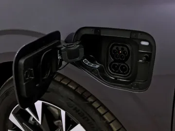 Car image 33
