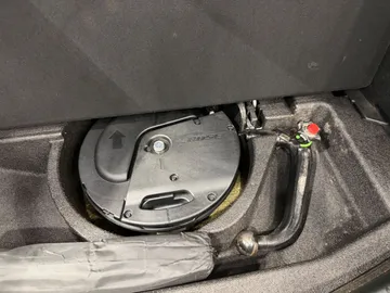 Car image 35