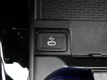 Car image 32