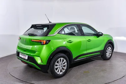 Car image 4