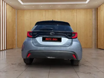 Car image 4