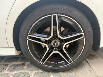Car image 28