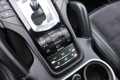 Car image 30