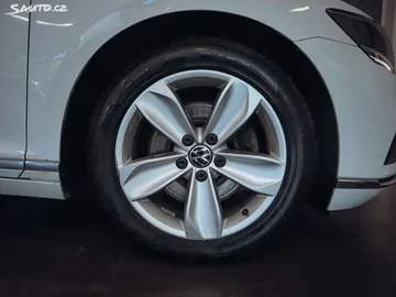 Car image 28