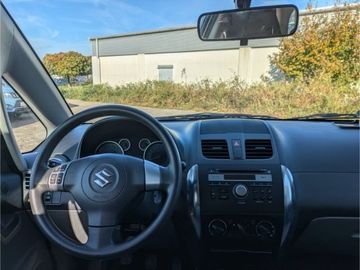 Car image 14