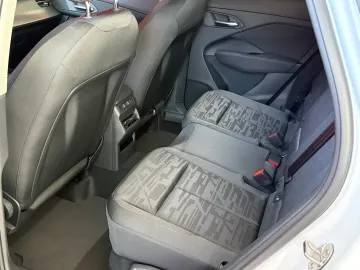 Car image 26