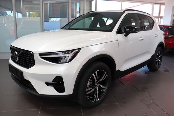 Volvo XC40 Plus Dark B4 155 kW image number 1