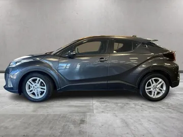 Car image 4