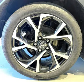 Car image 17