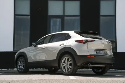 Car image 3