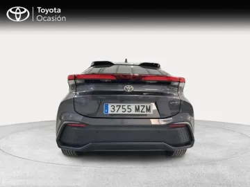 Car image 4