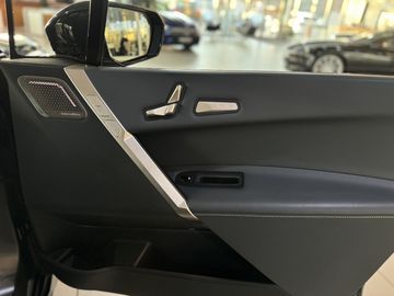 Car image 36