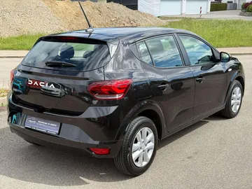 Car image 5