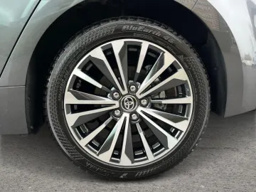 Car image 27