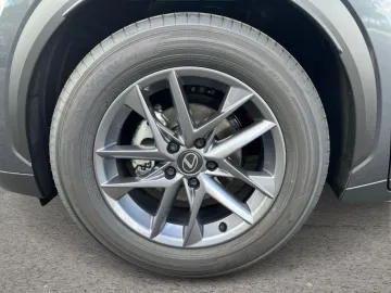 Car image 26
