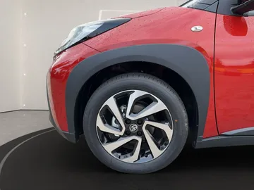 Car image 16