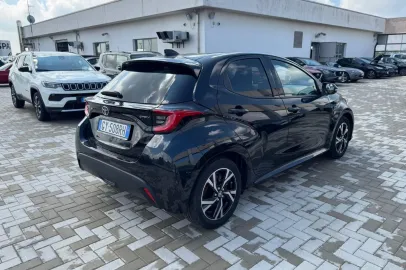 Car image 4