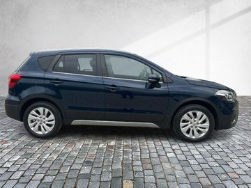 Car image 4