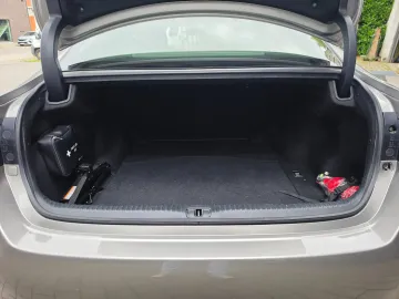 Car image 30