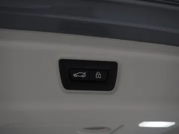 Car image 38