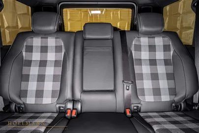 Car image 30