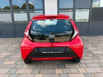Car image 4