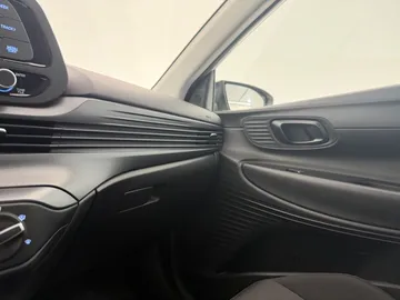 Car image 40