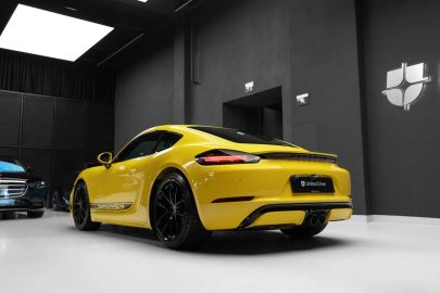 Car image 32