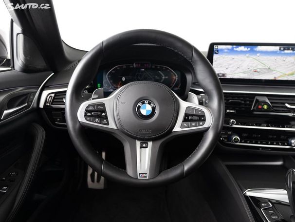 BMW 530i Touring xDrive 185 kW image number 14