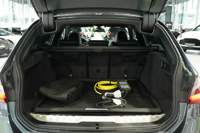 Car image 36