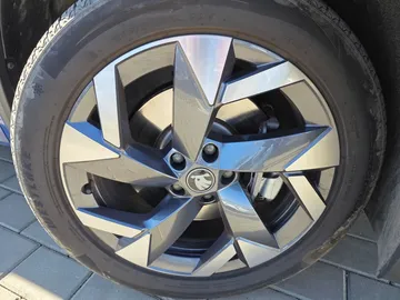 Car image 28