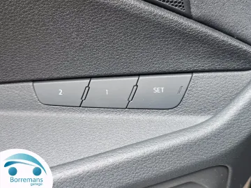 Car image 32