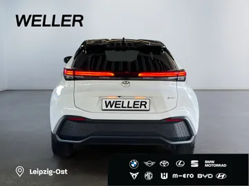 Car image 5