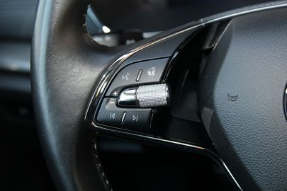 Car image 32