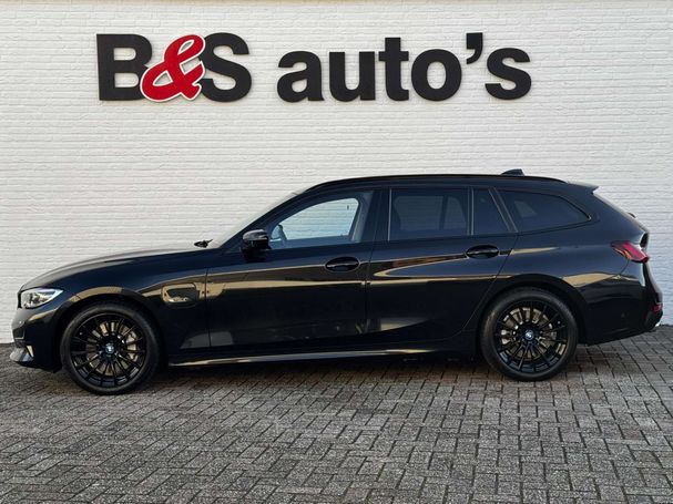 BMW 330 e Touring M 215 kW image number 16