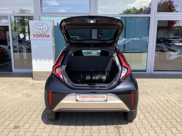 Toyota Aygo X 53 kW image number 8