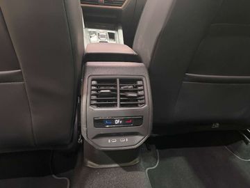 Car image 36