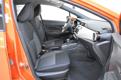 Car image 11